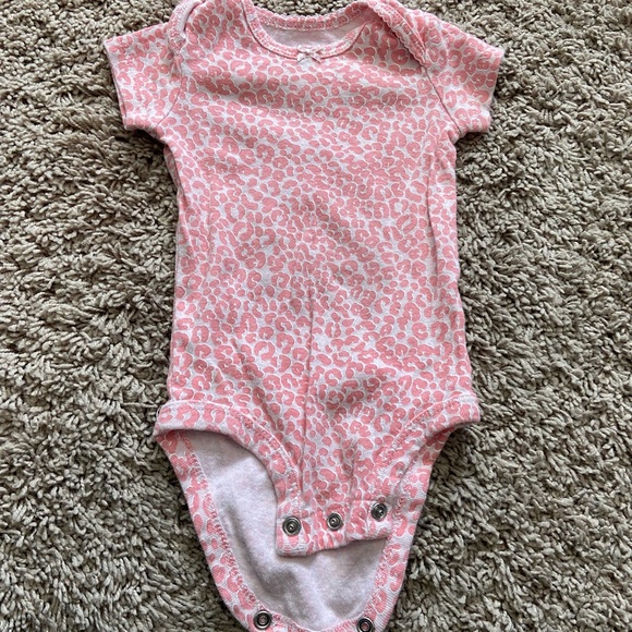 Carter’s Set of 3 Short Sleeved Onesies - Picture 2 of 7